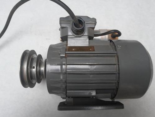 electromotor 220v 1360 tpm, Doe-het-zelf en Verbouw, Motoren, Gebruikt, Elektromotor, Minder dan 1400 rpm, Ophalen of Verzenden
