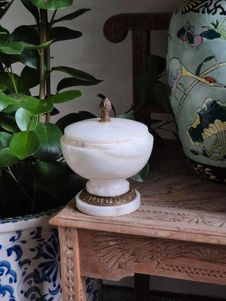 Marmeren Dekselpotje albast schaaltje op voet messing boho, Huis en Inrichting, Woonaccessoires | Schalen en Manden, Gebruikt