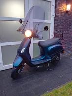 Scooter parelmoer met windscherm bagage-rek, Fietsen en Brommers, Scooters | Overige merken, Zo goed als nieuw, Ophalen