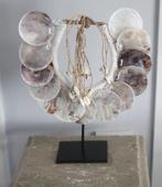 Schelpenketting op standaard met ronde parelmoer schelpen, Huis en Inrichting, Woonaccessoires | Overige, Ophalen of Verzenden