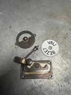 Antieke WC Sluiting met Emaille Bordje, Ophalen, Gebruikt, IJzer, Schuif of Grendel