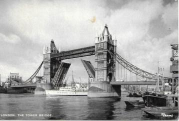Londen London Tower Bridge Havengezicht passagiersschip beschikbaar voor biedingen