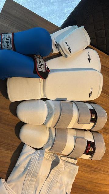 Karate / vechtsport Bescherming & Handschoenen beschikbaar voor biedingen
