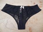 Hunkemöller dames slip - string in kant zwart maat M, Kleding | Dames, Ondergoed en Lingerie, Hunkemöller, Ophalen of Verzenden