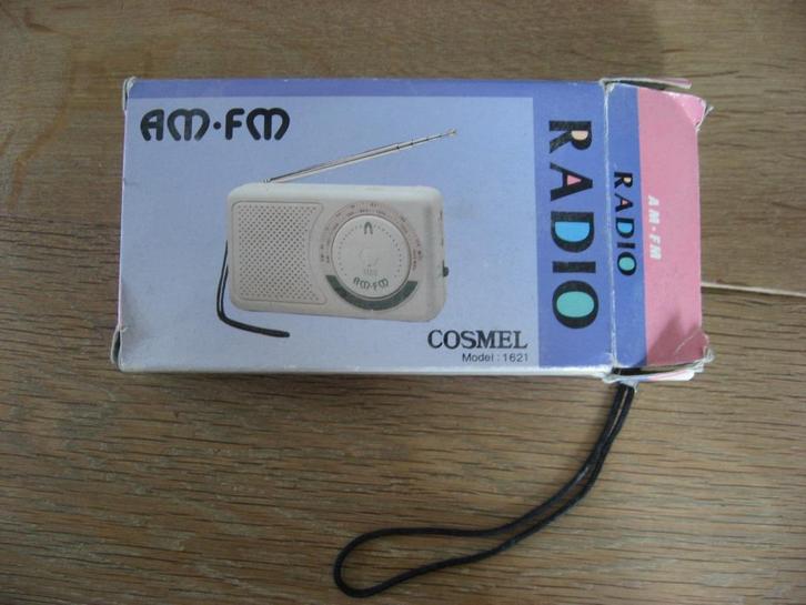 vintage wit AM-FM radiootje, Cosmel 1621, nieuw in doos, Audio, Tv en Foto, Radio's, Nieuw, Radio, Verzenden