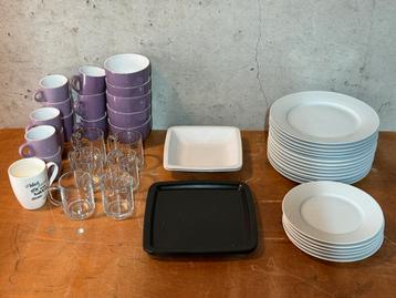Diverse servies - dinerbord, ontbijtbord, schalen, glazen beschikbaar voor biedingen