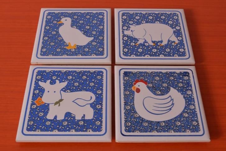 Set van 4 retro vintage tegel onderzetters met dierendecors, Huis en Inrichting, Woonaccessoires | Onderzetters, Zo goed als nieuw