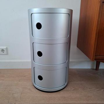 Kartell componibili door anoniman ronde kast
Zilveren 3 deur beschikbaar voor biedingen
