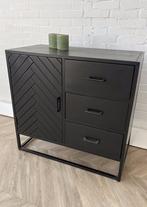 Magazijn Leegverkoop Halkastje dressoir zwart visgraat metal, Nieuw, Ophalen of Verzenden, Dressoir / halkastje