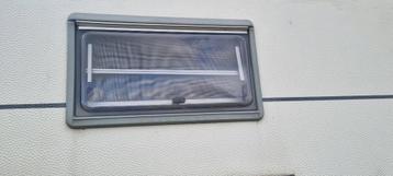 Groot klapraam met kozijn Camper ramen Te koop beschikbaar voor biedingen