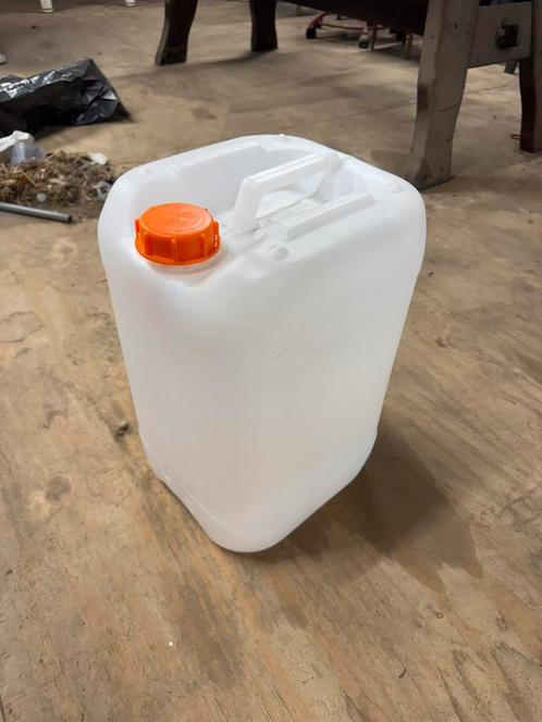 Witte jerrycans 25 liter – ca. 30 stuks – stevige kwaliteit, Tuin en Terras, Regentonnen, Zo goed als nieuw, Kunststof, Minder dan 75 liter