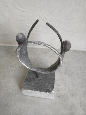 Beeld van dansend paar 5,- beschikbaar voor biedingen