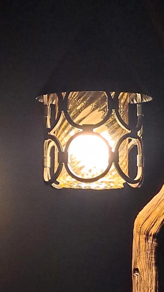 Unieke eikenhouten lamp op natuursteen voet, Huis en Inrichting, Lampen | Vloerlampen, Gebruikt, Minder dan 100 cm, Hout, Stof