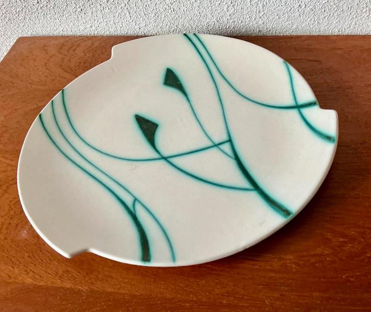 FLORA GOUDA PLATEEL Bord “liane”, Huis en Inrichting, Keuken | Servies, Gebruikt, Bord(en), Overige stijlen, Overige materialen