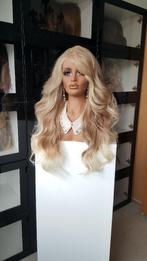 Basic Lace Pruik: Gemêleerd warm blond met lichte punten, Ophalen of Verzenden, Nieuw, Pruik of Haarverlenging