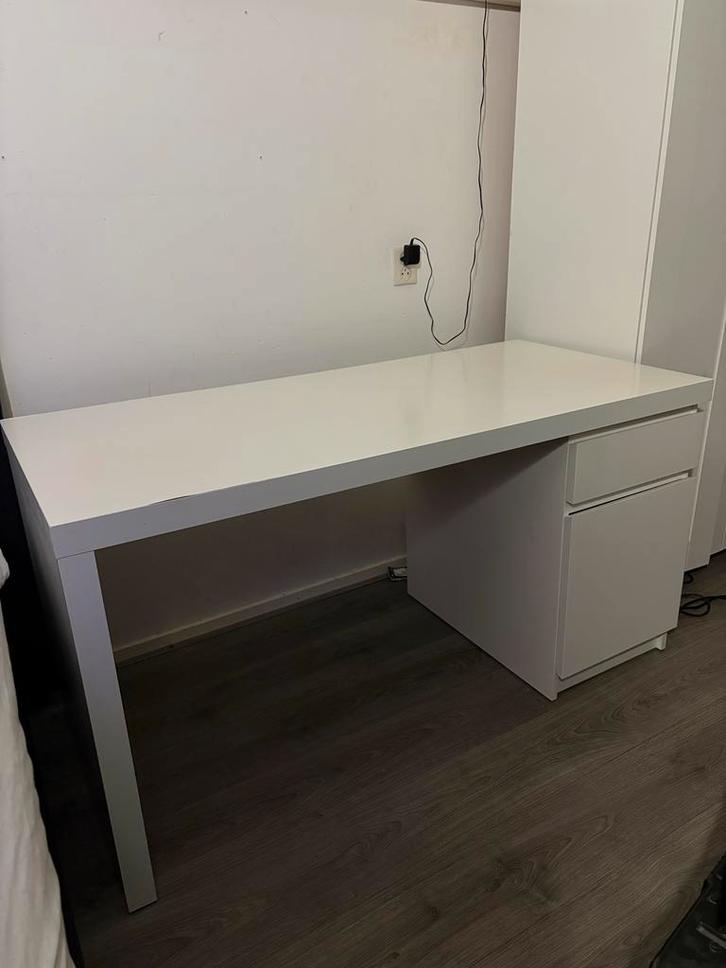 IKEA MALM bureau wit, Huis en Inrichting, Bureaus, Gebruikt, Bureau, Ophalen