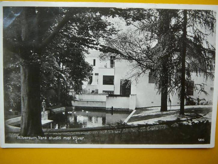 Hilversum.   Vara studio met Vijver., Verzamelen, Ansichtkaarten | Nederland, Gelopen, Noord-Holland, 1920 tot 1940, Ophalen of Verzenden