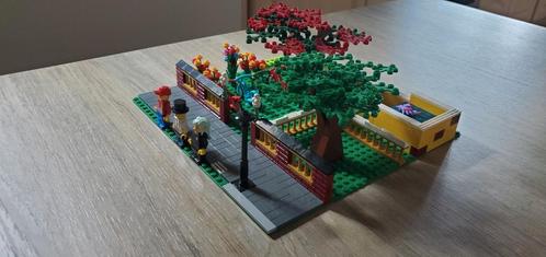 Lego Moc Modular park
met 4 fietsen , baseplate , 3 figuren., Kinderen en Baby's, Speelgoed | Duplo en Lego, Zo goed als nieuw