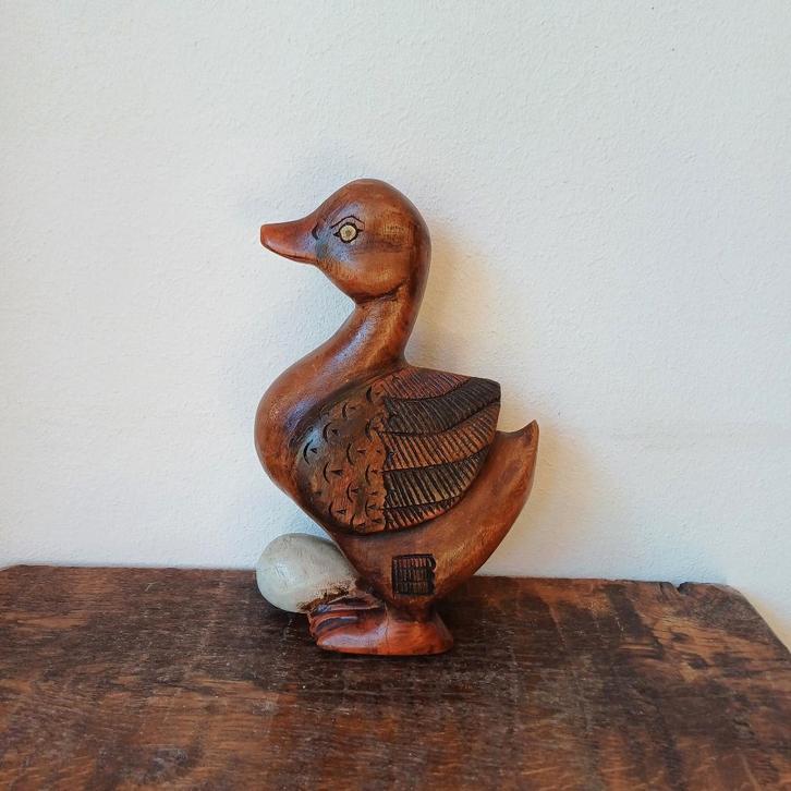 Houten eend met ei, Verzamelen, Beelden en Beeldjes, Gebruikt, Dier, Ophalen of Verzenden