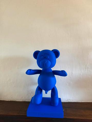 Bare Hug — (Sapphire Dreams), 2023 by Joseph Klibansky beschikbaar voor biedingen