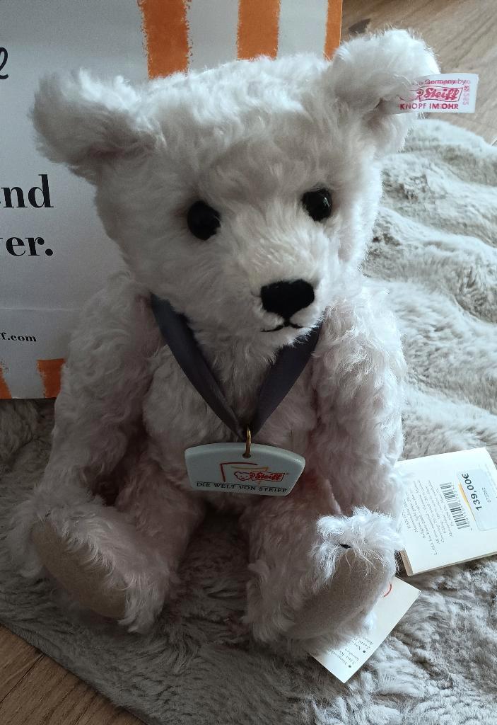 2005 Steiff 672262 Museum beer 2005, 30 cm, NIEUWSTAAT, Verzamelen, Beren en Cherished Teddies, Nieuw, Stoffen beer, Steiff, Ophalen of Verzenden