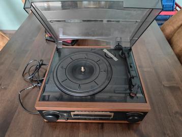 Treton Platenspeler Met Radio  beschikbaar voor biedingen