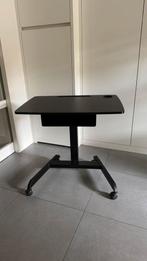 Te koop: Keurige gave Laptop Tafel in hoogte verstelbaar., Huis en Inrichting, Bureaus, Ophalen, In hoogte verstelbaar, Zo goed als nieuw