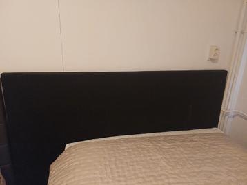 Zwart hoofdbord 169x200 – elegant en als nieuw beschikbaar voor biedingen