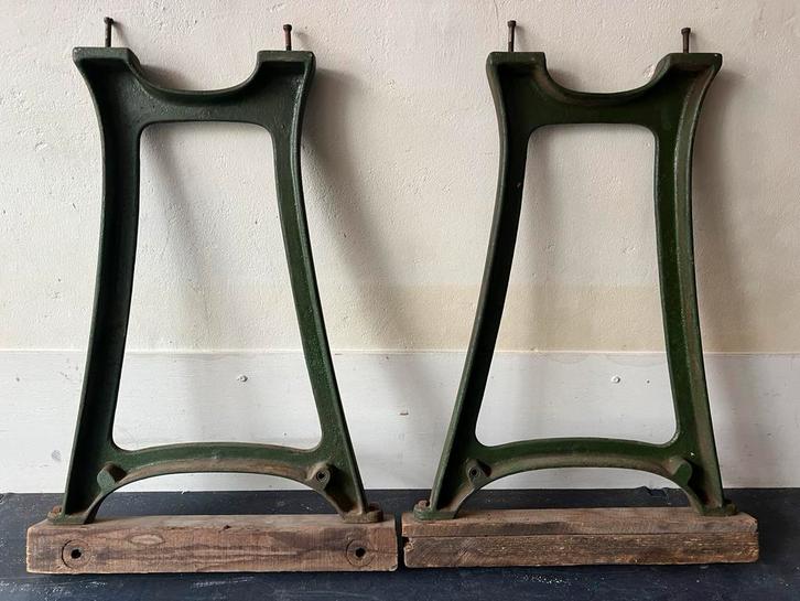 Zeer Zware en mooie Industriële Gietijzeren Poten Onderstel, Huis en Inrichting, Tafels | Sidetables, Gebruikt, Metaal, Ophalen