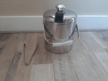 Nieuwe ijsemmer met tang beschikbaar voor biedingen