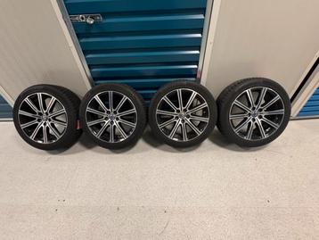 Originele Volvo Titania 18” velgen, Continental winterbanden beschikbaar voor biedingen
