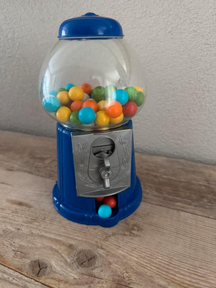 Blauwe kunststof kauwgomballen / snoep automaat hoogte 22 cm, Verzamelen, Automaten | Overige, Zo goed als nieuw, Ophalen of Verzenden