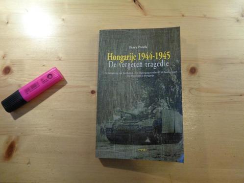 Perry Pierik - Hongarije 1944-1945. De vergeten tragedie, Boeken, Oorlog en Militair, Zo goed als nieuw, Algemeen, Tweede Wereldoorlog