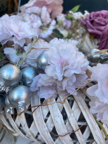 Rozenkrans met dienblad en verlichting  incl dienblad beschikbaar voor biedingen