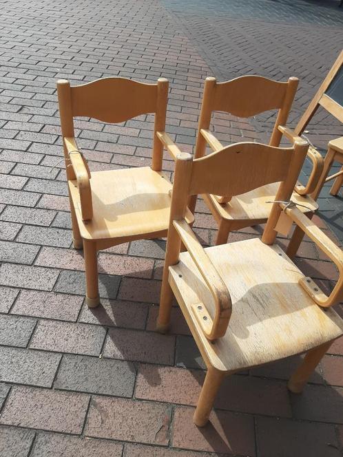 Kinderstoeltje hout leuningen, Kinderen en Baby's, Kinderkamer | Tafels en Stoelen, Gebruikt, Stoel(en), Ophalen