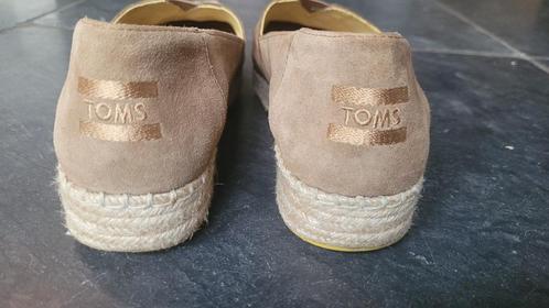 Mooie goudbruine Toms maat 41, Kleding | Dames, Schoenen, Zo goed als nieuw, Instappers, Bruin, Verzenden