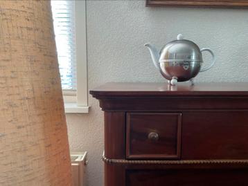 Theepot  beschikbaar voor biedingen
