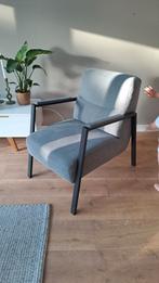 Fauteuil grijs/blauw met zwart metalen poten., Huis en Inrichting, Fauteuils, Ophalen, Gebruikt, 50 tot 75 cm