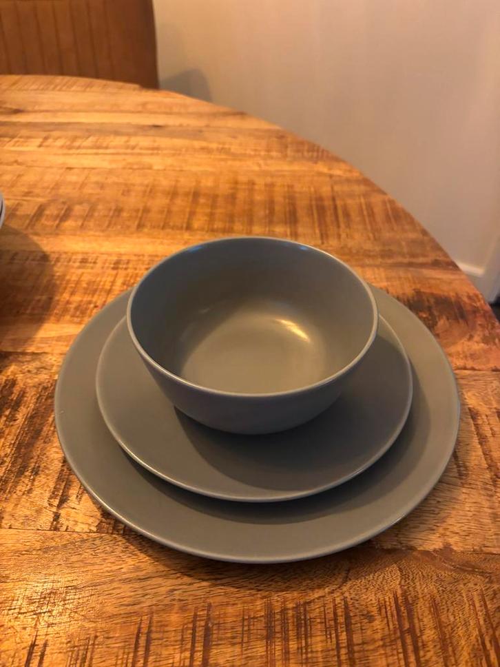 IKEA Serviesset, Huis en Inrichting, Keuken | Servies, Zo goed als nieuw, Bord(en), Effen, Aardewerk, Ophalen