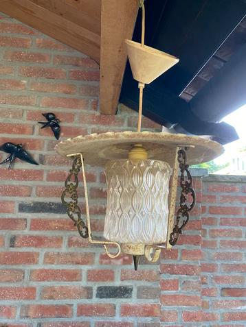 Oud ijzeren hanglamp beschikbaar voor biedingen