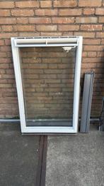 Nieuw velux dakraam MK06 uit nieuwbouwwoning met gootstukken, Doe-het-zelf en Verbouw, Kozijnen en Schuifpuien, Ophalen, Raamkozijn