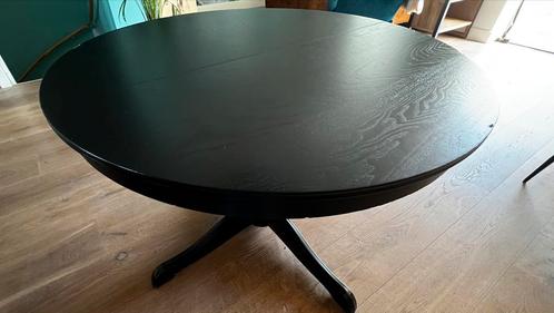Zwarte ronde uitschuifbare eettafel – stijlvol en praktisch, Huis en Inrichting, Tafels | Eettafels, Gebruikt, 100 tot 150 cm