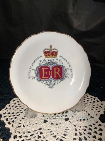 Royal Grafton Bone China plate beschikbaar voor biedingen