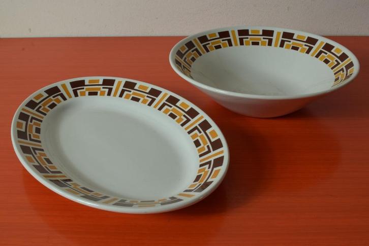 Set van 2 retro vintage jaren 70 Italy schalen - Grafisch, Huis en Inrichting, Keuken | Servies, Zo goed als nieuw, Schaal of Schalen