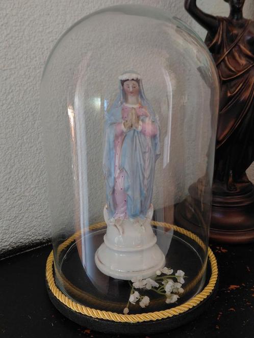 Maria porselein onder glazen stolp, Antiek en Kunst, Antiek | Religie, Ophalen of Verzenden