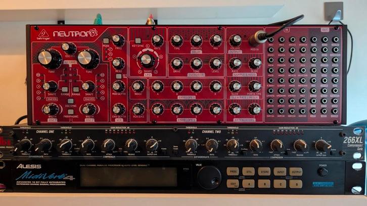 Behringer Neutron Semi-Modulaire Analoge Synthesizer, Muziek en Instrumenten, Overige Muziek en Instrumenten, Zo goed als nieuw