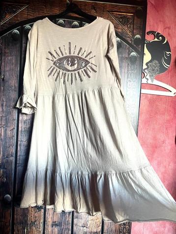 Nieuwe beige jurk met ruches en glitter oog nu voor 24,99€ beschikbaar voor biedingen