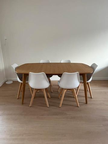 Te koop - eiken eettafel incl. witte eetkamerstoelen beschikbaar voor biedingen