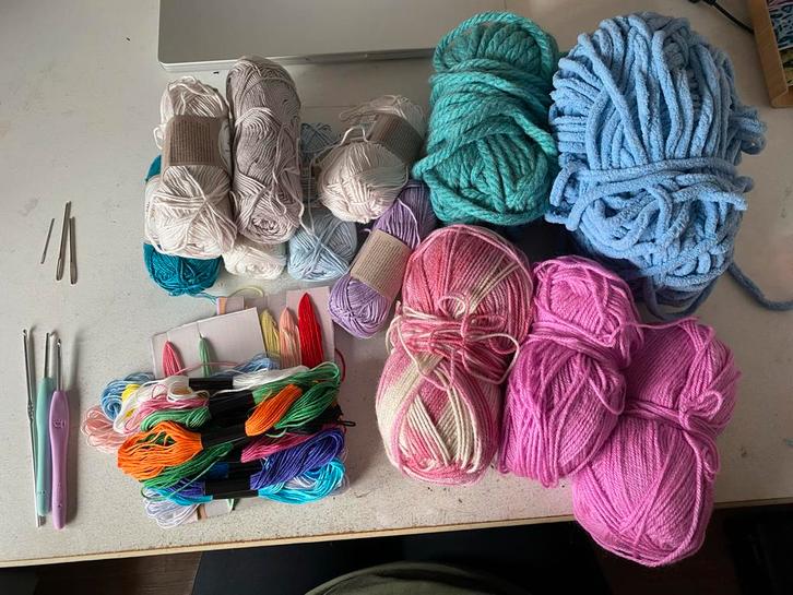 Haak- en borduurspullen - Diverse materialen, Hobby en Vrije tijd, Stoffen en Lappen, Zo goed als nieuw, Wol, Minder dan 30 cm