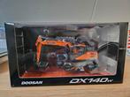 Doosan graafmachine  dx140w, Hobby en Vrije tijd, Modelauto's | 1:50, Ophalen of Verzenden, Bus of Vrachtwagen